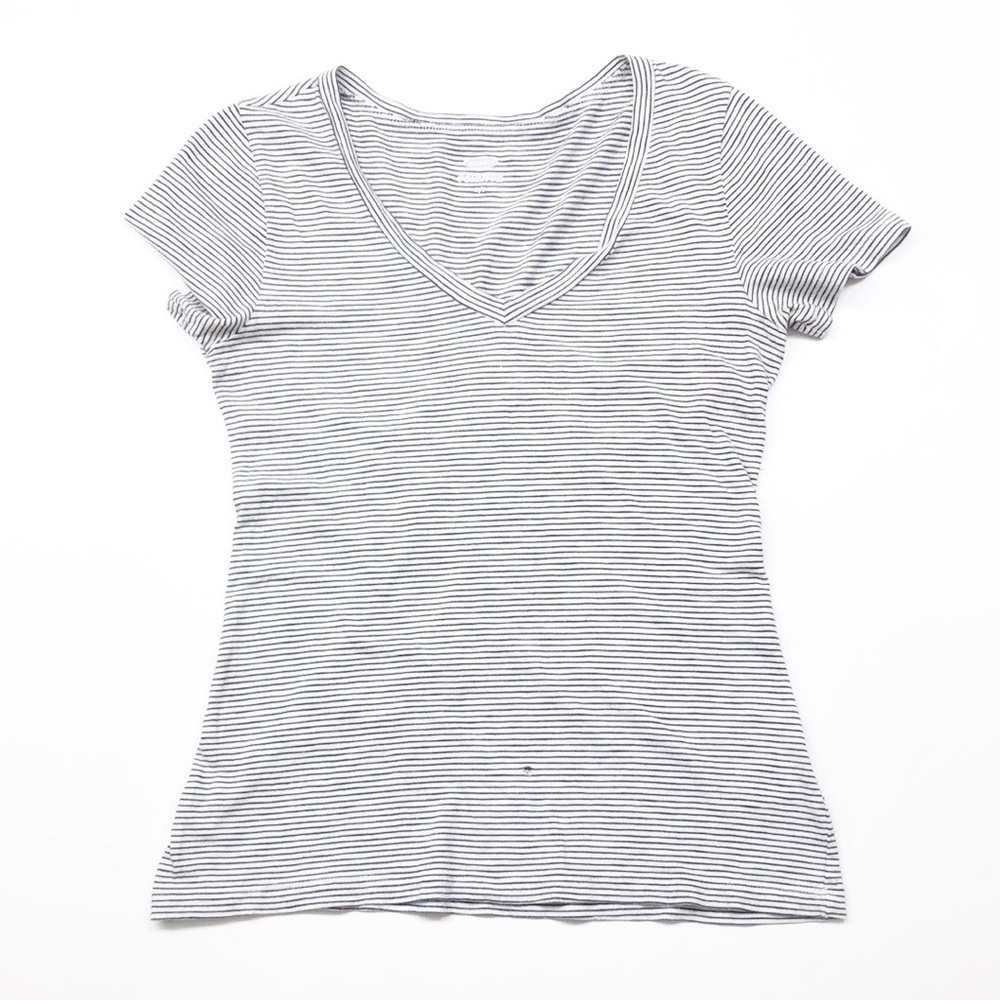 Old Navy white/black striped V neck relaxed tshirt